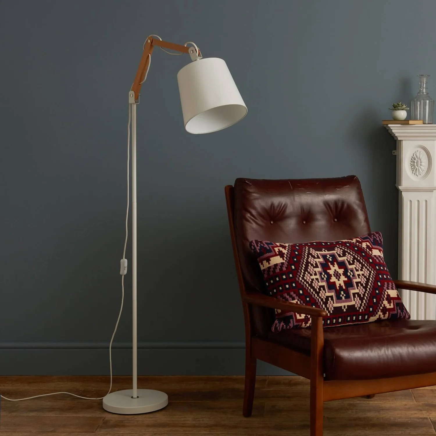 Caleb Floor Lamp - White 5 Caleb Floor Lamp - White - Image 3