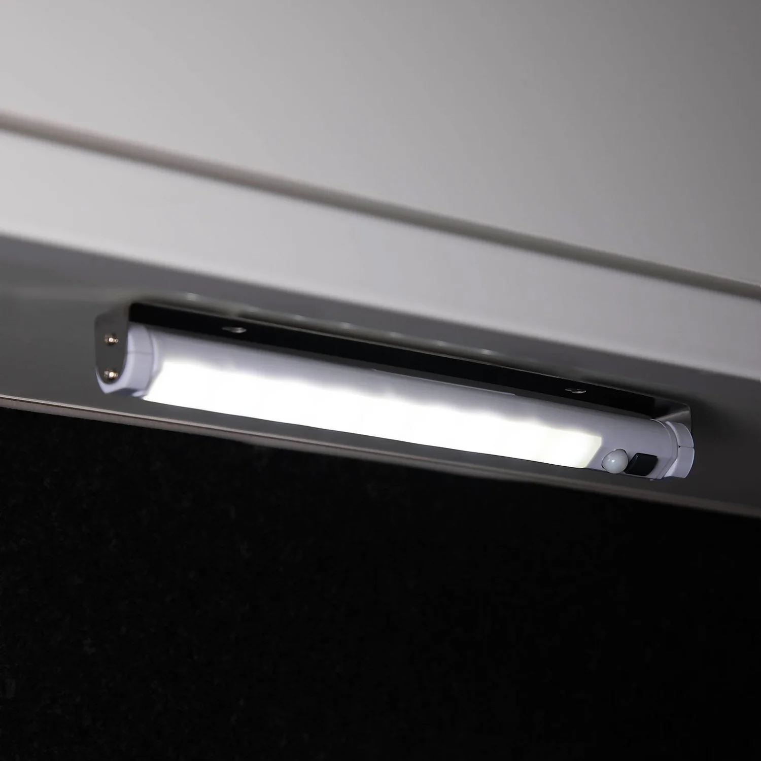 Arlec 9 PIR LED Battery Cabinet Light 5 Arlec 9 PIR LED Battery Cabinet Light - Image 3