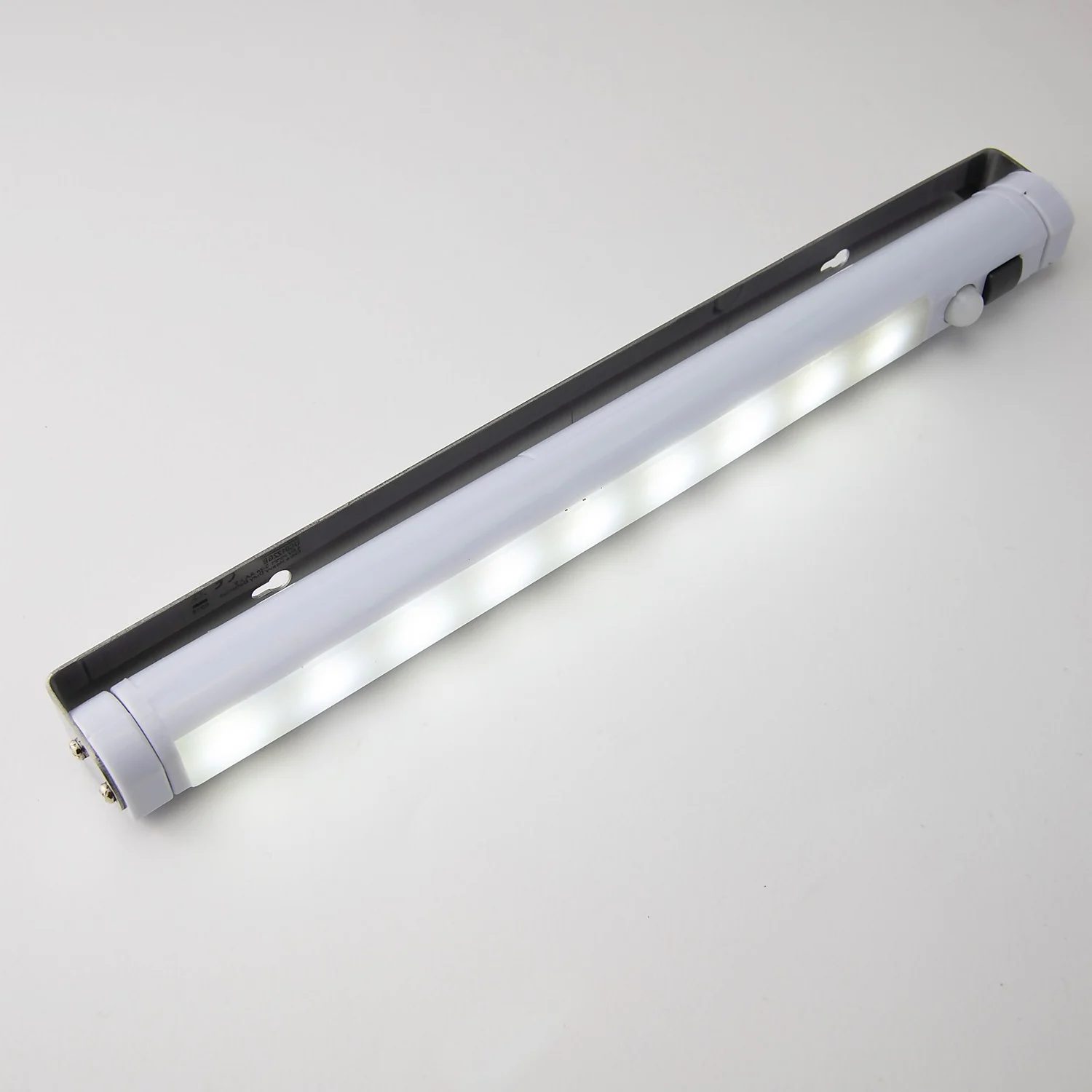 Arlec 9 PIR LED Battery Cabinet Light 6 Arlec 9 PIR LED Battery Cabinet Light - Image 4