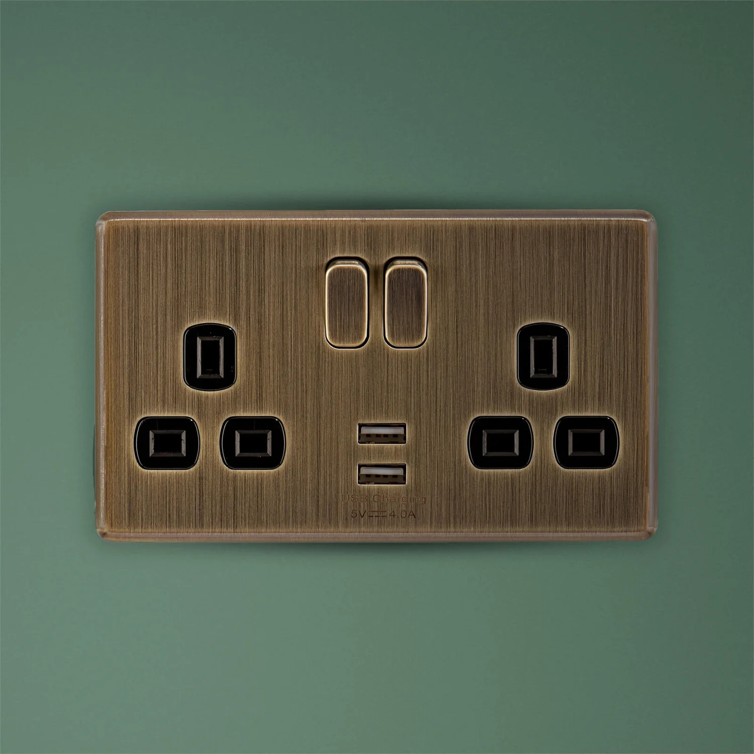 Arlec Fusion 13A 2 Gang Antique Brass Double Switched Socket With 2x4A USB 8 Arlec Fusion 13A 2 Gang Antique Brass Double Switched Socket With 2x4A USB - Image 6