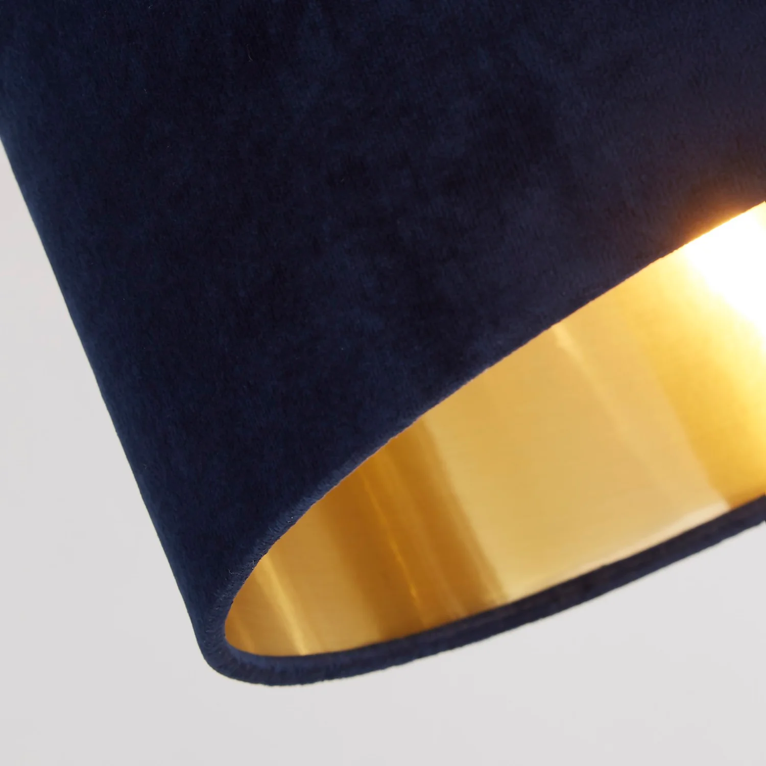 House Beautiful Samet Velvet Drum Shade - Navy - 30cm 5 House Beautiful Samet Velvet Drum Shade - Navy - 30cm - Image 3