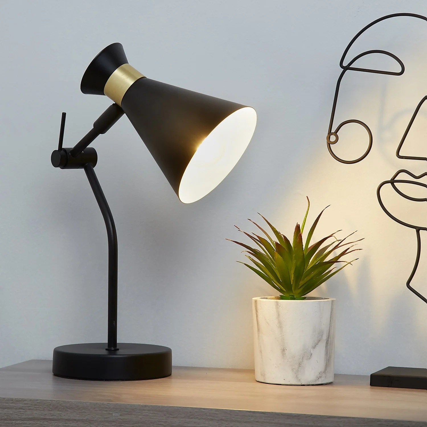 Balham Table Lamp - Black & Brass 3 Balham Table Lamp - Black & Brass